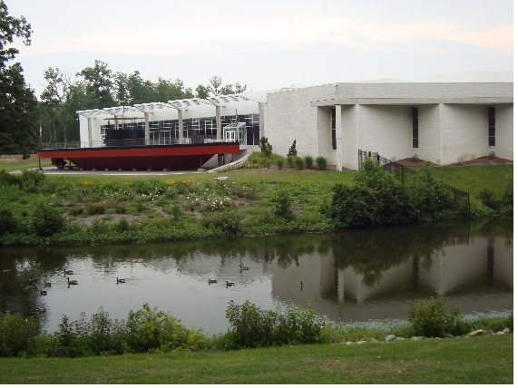 The Mariner’s Museum is one
of several cultural attractions in the area. Mariners Museum.svg